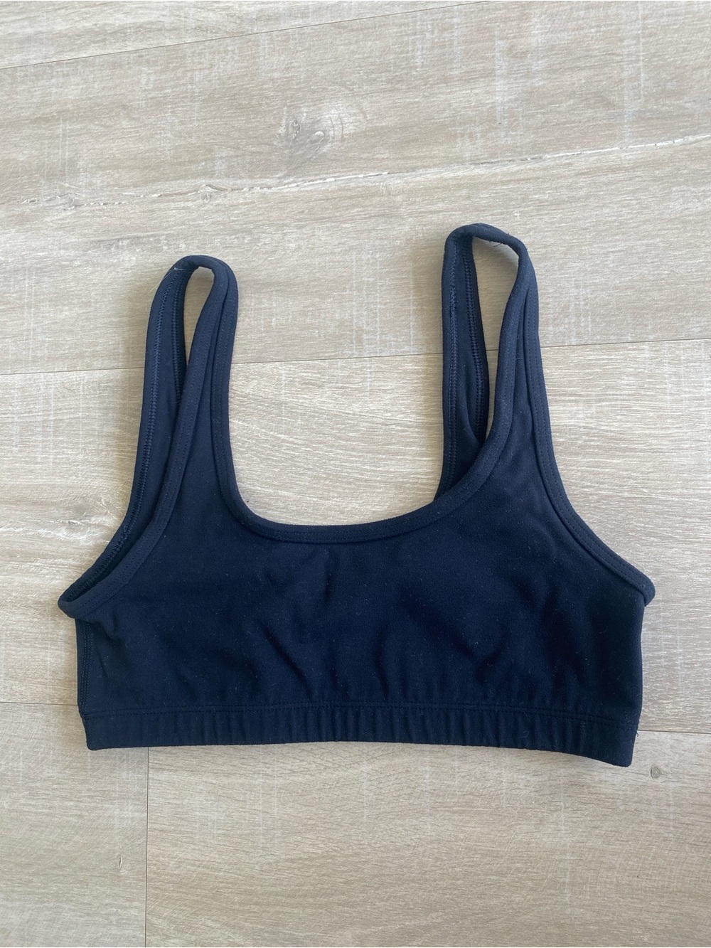 ARITZIA/TNA Black Women's Scoop Neck Sports Bra